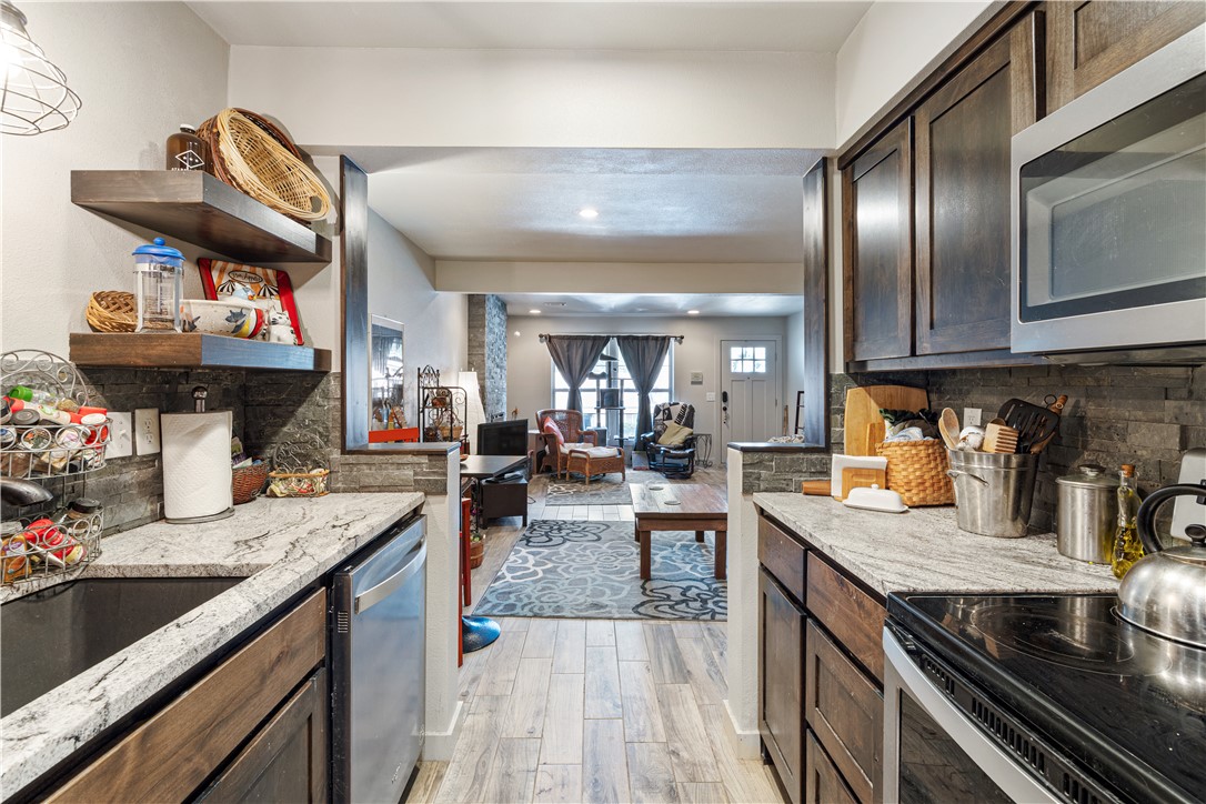 Townhouse Tct 3 A/K/A Drake Court Bvv - Residential