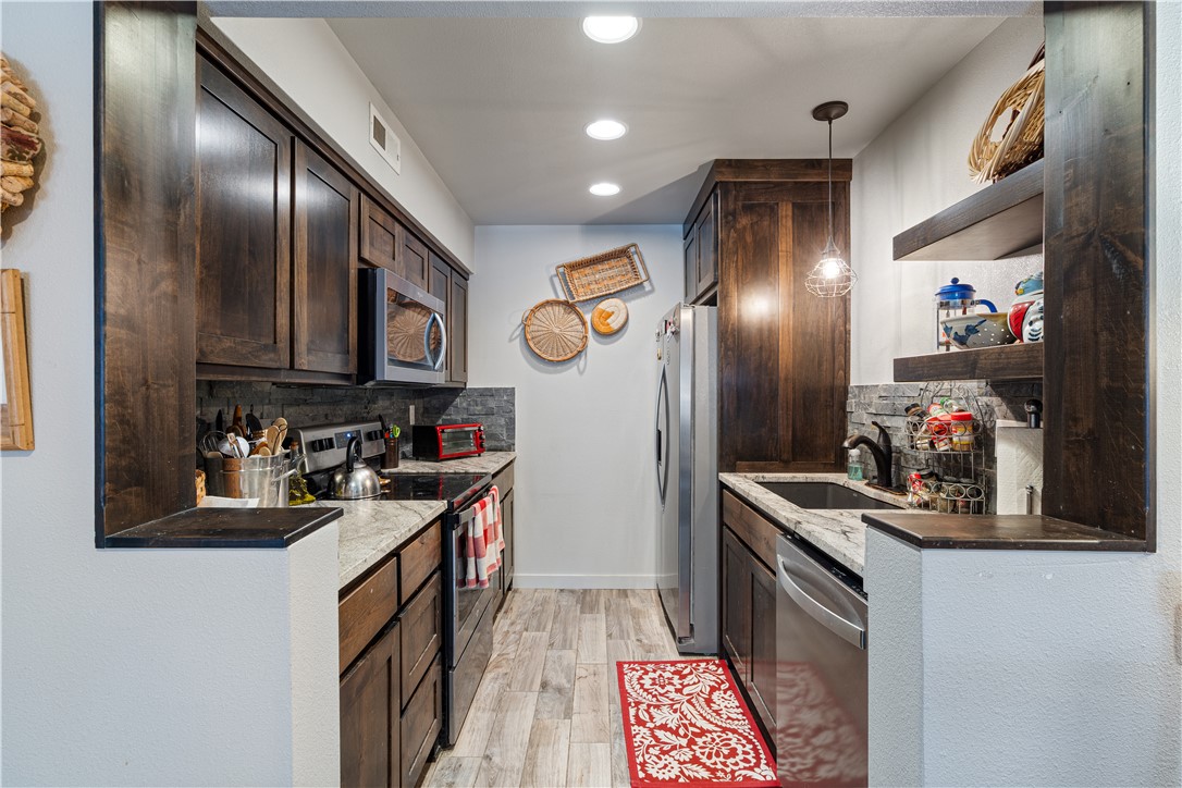 Townhouse Tct 3 A/K/A Drake Court Bvv - Residential