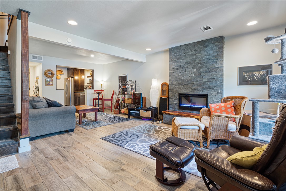 Townhouse Tct 3 A/K/A Drake Court Bvv - Residential