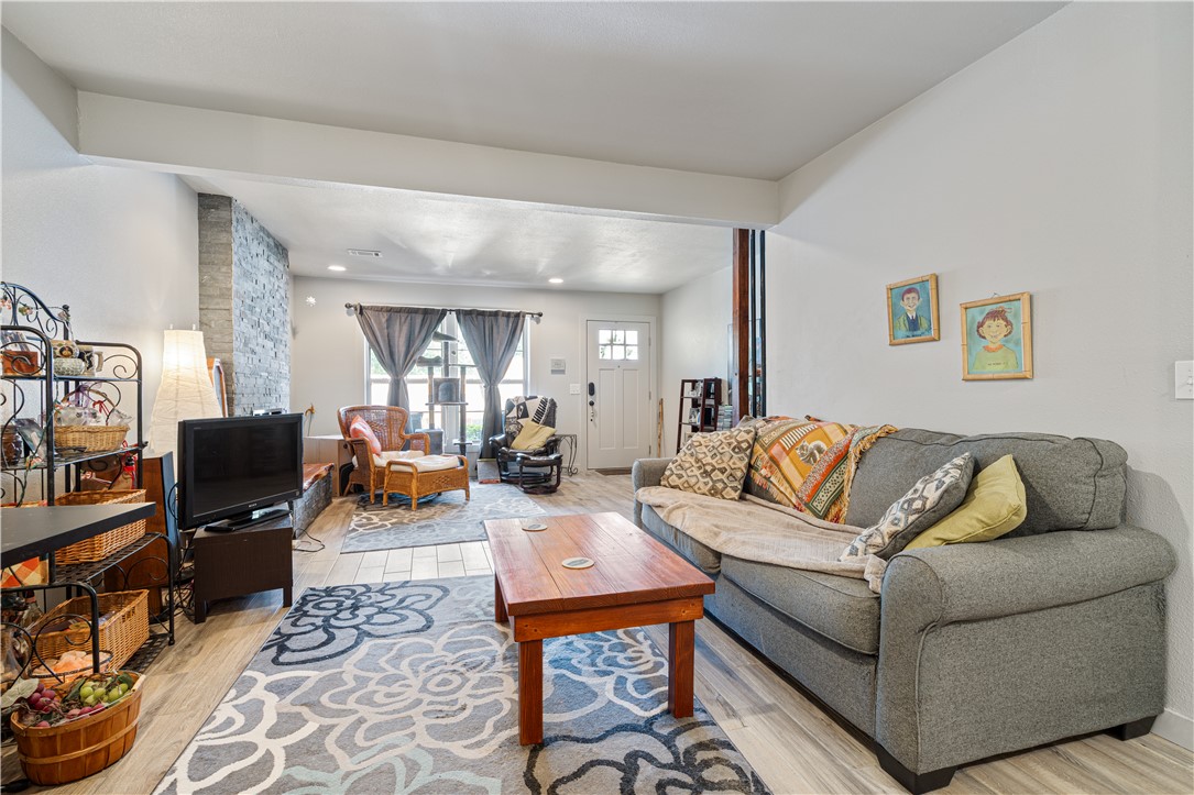 Townhouse Tct 3 A/K/A Drake Court Bvv - Residential