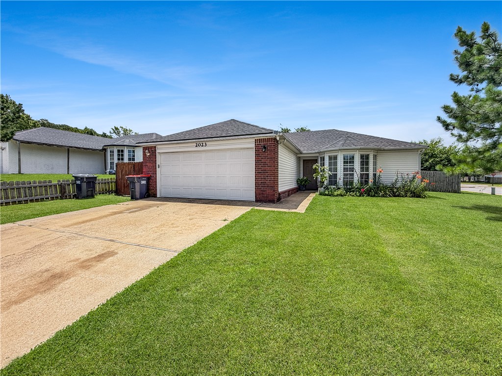 3 bedroom, 2 bath home on a desirable corner lot in Springdale! This 1,199 sq ft home features a 2-car garage and offers a functional, move-in ready layout. Conveniently located near schools, parks, and everyday shopping and dining, with easy access to major roadways for a quick commute anywhere in Northwest Arkansas. Great starter home or investment opportunity — don't miss it, schedule your showing today!