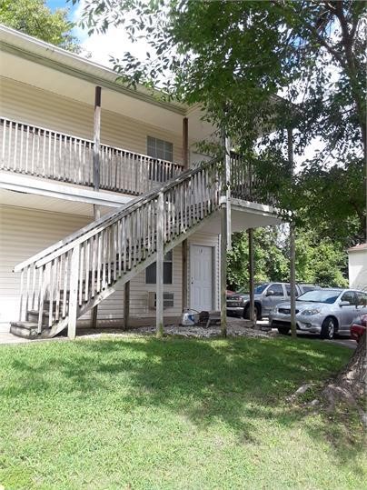 Great Fayetteville apartment located just minutes from shopping, restaurants, walking trails and the University of Arkansas. Luxury vinyl plank in living room, carpet in bedroom. Full-sized refrigerator, range and garbage disposal. Stackable washer/dryer. Walk-in closet. Shower/tub combo. Upstairs unit in 6-plex. All electric unit. Tenant pays electric only. Water/trash included in rent.