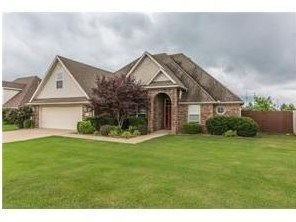 Great Location close to David Glass Building, I-49 and minutes from downtown Bentonville, this 4 bedroom 2 bath home has formal dining, hardwood floors, gas fire place in living room, granite counters, split floor plan, stainless appliances, privacy fenced yard, with cover patio area