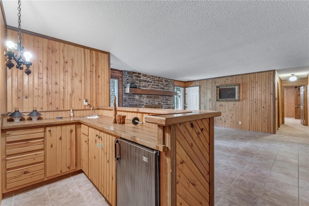 28-16-30 FAYETTEVILLE OUTLOTS - Residential