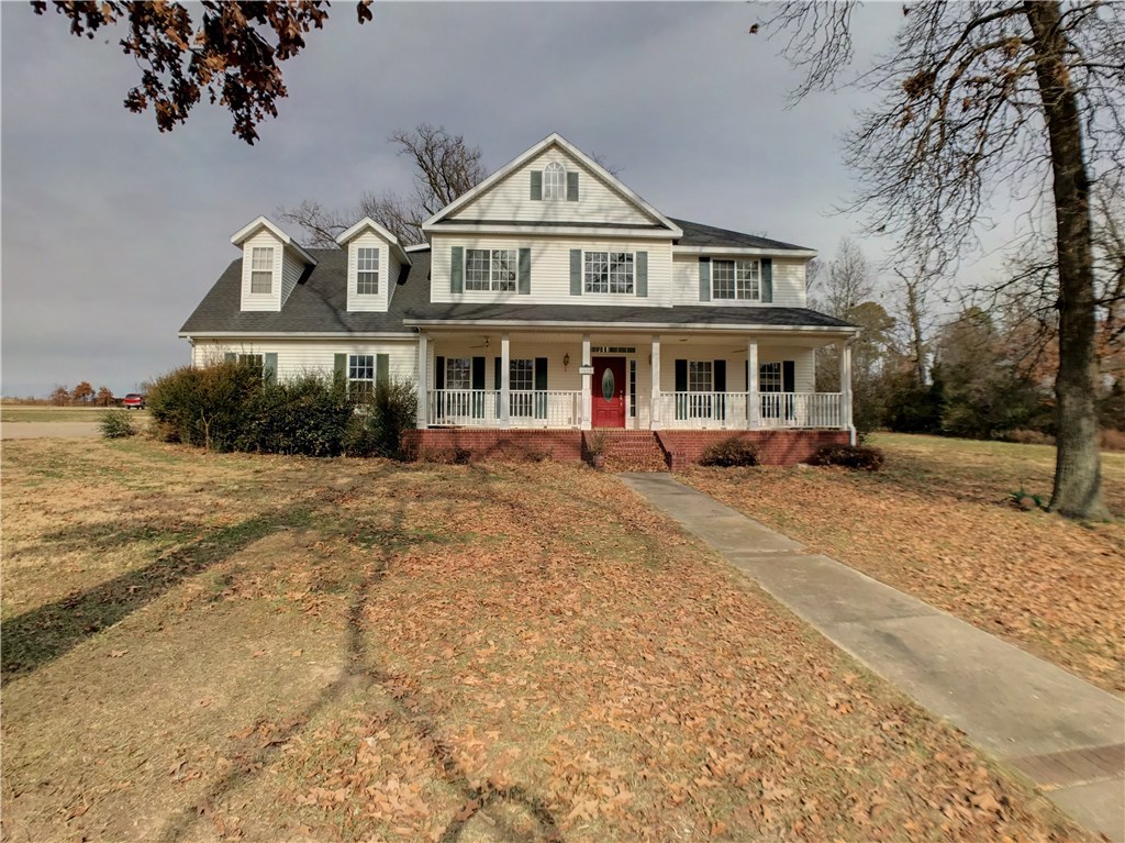 Beautiful country living on 2.5 acres.  Close to town, but secluded enough for those wanting a little piece of land to call their own.  This custom built home was built with a family like yours in mind.  It even has a 40'x21' Shop for all the extras in life.  Call today before this one is gone!