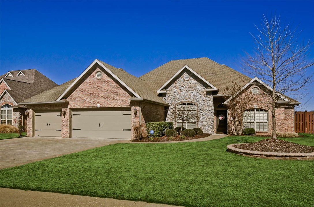 Very nice 4 bedroom/ 3 bathroom home, close to good shopping, restaurants, and schools. Includes a formal dining room with hardwood floors, a large living area with gas fireplace, granite countertops, and stainless steel appliances. New wood floors and carpet added in 2017. Master bathroom includes a jetted tub, walk-in shower, and large walk-in closet. There is also a covered patio overlooking the fenced backyard.