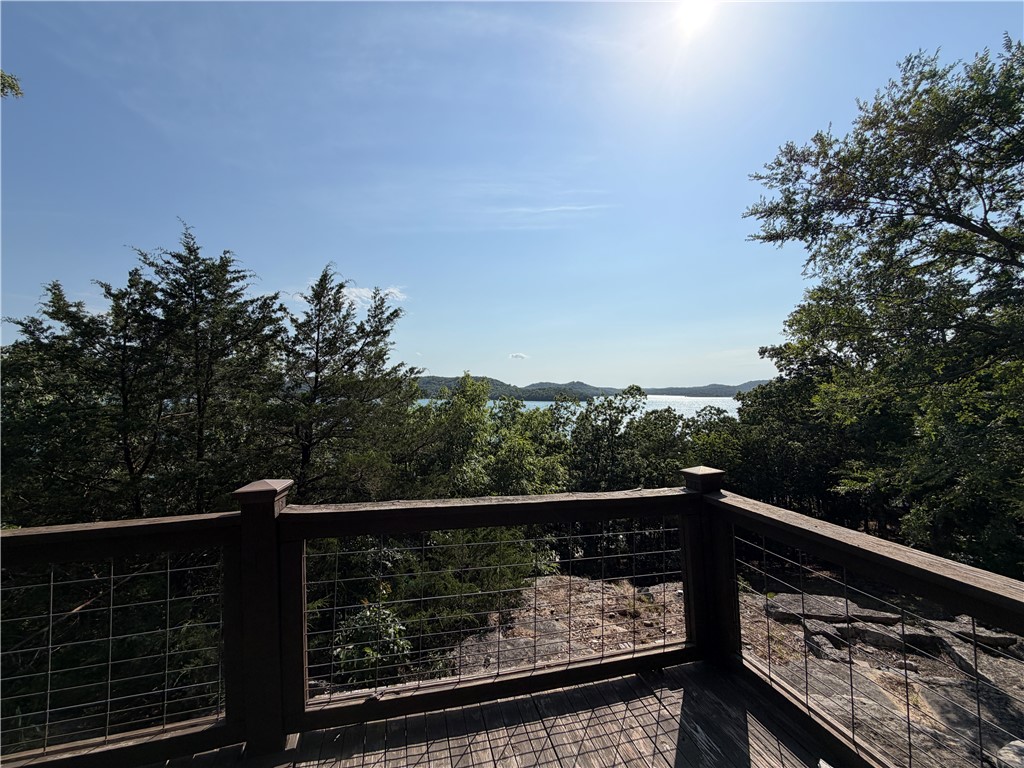 Point Mirage - Land