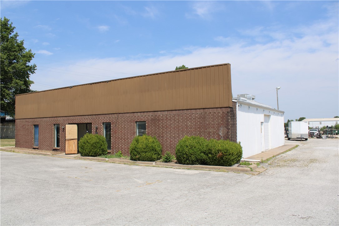 Industrial Park #2 Ph Ii - Commercial Lease