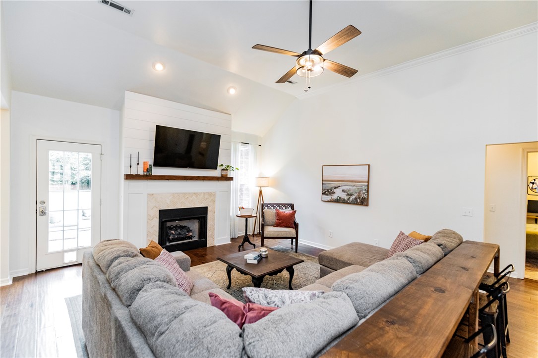 Wellington Heights Ph II Cave Spgs - Residential