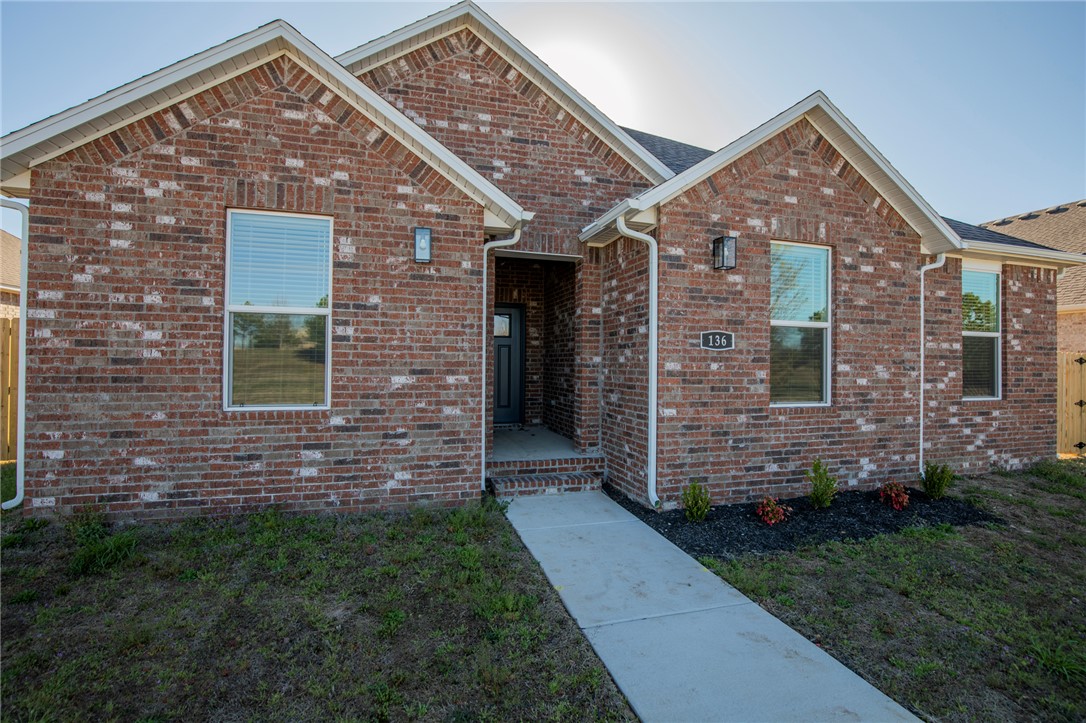 Awesome 3 bed 2 bath home with open floor plan. Wood style flooring throughout. Living room features gas fire place. Kitchen includes quartz counters, all stainless appliances, and large pantry. Large master bedroom with double sinks, separate soaking tub,  tile shower and over sized master closet. Covered back patio area. Washer and Dryer will stay for an additional $50.00 per month.