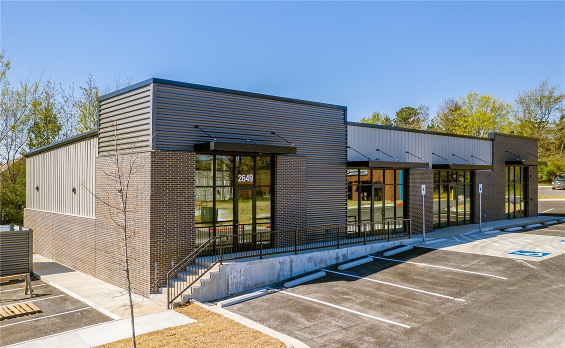 Excellent location for retail, office, medical, or service users. Tenants near by Crumbl Cookie, Wendy's, Goodwill and Fayetteville Beer Works.