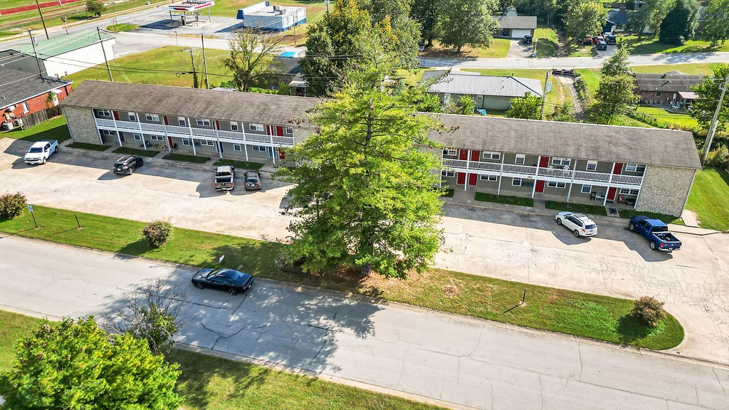 Discover a rare investment opportunity in the bustling town of Siloam Springs— a well-positioned apartment complex offering strong fundamentals and upside potential. Just minutes from the downtown district of Siloam Springs, close to retail, dining, and the campus of John Brown University — making it appealing to students, young professionals, and local workforce housing. Excellent entry size for multi-family investors seeking to break into the market in a growing region. Proximity to university, retail, and employment nodes makes the asset appealing to a diverse tenant base. Also has a laundry room that generates approximately $500/month (not included in the rent income).
