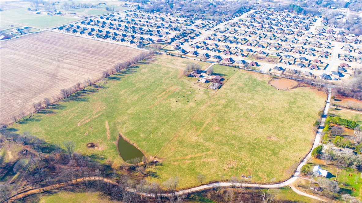Pea Ridge - Land