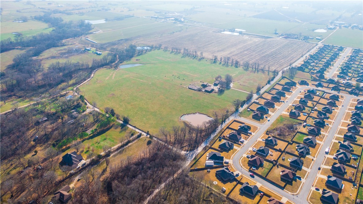 Pea Ridge - Land