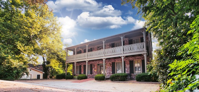 3-story building located on the trails in the heart of Fayetteville. Close to all of Fayetteville's top amenities like the Walton Arts Center, Dickson Street, the recently announced Cultural Arts Corridor, and so much more! 2 minutes to the University of Arkansas and 5 minutes to the Historic Fayetteville Square. 3rd floor equipped for residential use. The location and building present many potential uses with great opportunity!