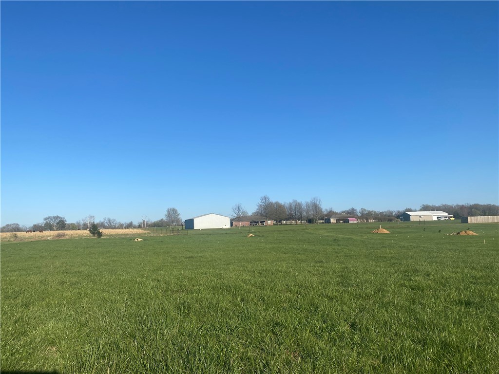 Rare find with everything ready to go.... bring your builder and make your dream come true! Flat 1 ac lot in a subdivision, highly sought after area, Siloam Springs schools, no POA but does have covenants with SF min and regulations. Paved roads conveniently located close to Siloam and all it has to offer! Welcome to Siloam!