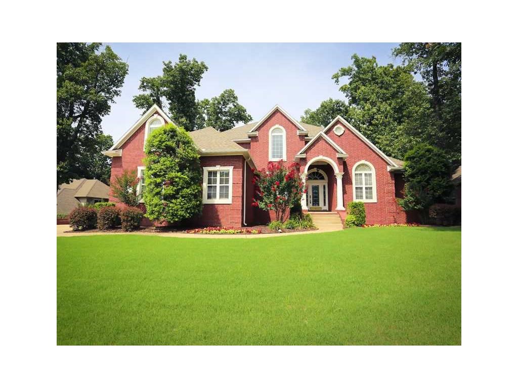 Conveniently located 3 level Bentonville house with 5 bedrooms, 3 full bathrooms, and 2 half bathrooms on a quiet cul-de-sac.  Enjoy the nearby bike and walking trails. About 2 miles to Crystal Bridges and 1.75 miles to Downtown Bentonville. Beautiful private wooded backyard and updated landscaping around the house. 3 living spaces on 1/2 acre lot! Kitchen recently redone.