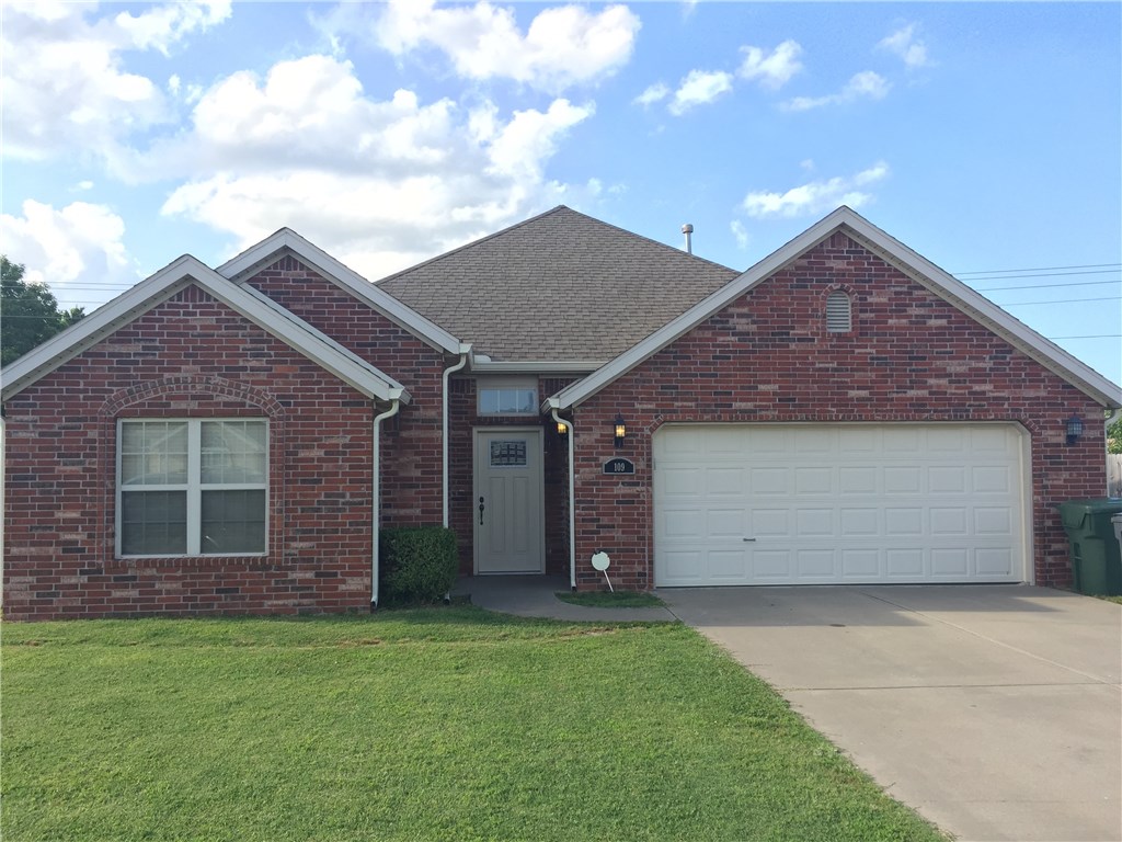 New Roof in 2018. Ecobee Smart Thermostat.
Remarkable home with granite counter tops, crown molding, wood laminate flooring. Spacious open floor plan, great for entertaining. Master bath has a walk in shower, whirlpool tub, and a large walk in closet.  Conveniently located just minutes from Plesant Grove Road.