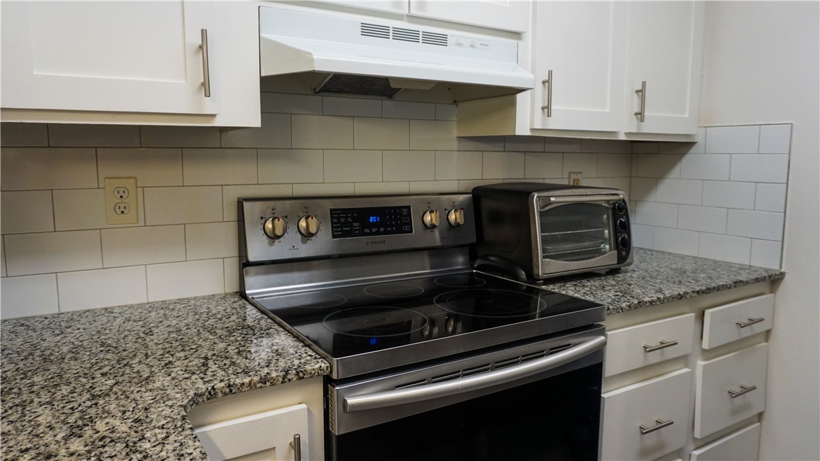 Townhouse Tct 3 A/K/A Drake Court Bvv - Residential