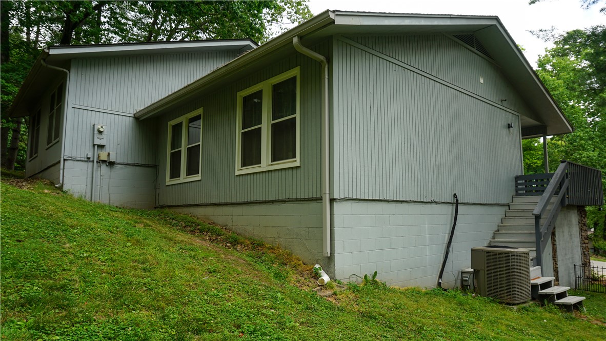 Townhouse Tct 3 A/K/A Drake Court Bvv - Residential