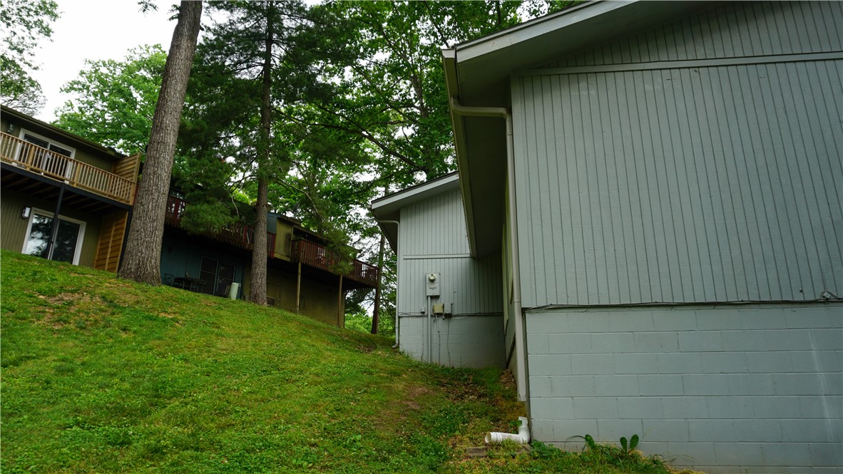 Townhouse Tct 3 A/K/A Drake Court Bvv - Residential