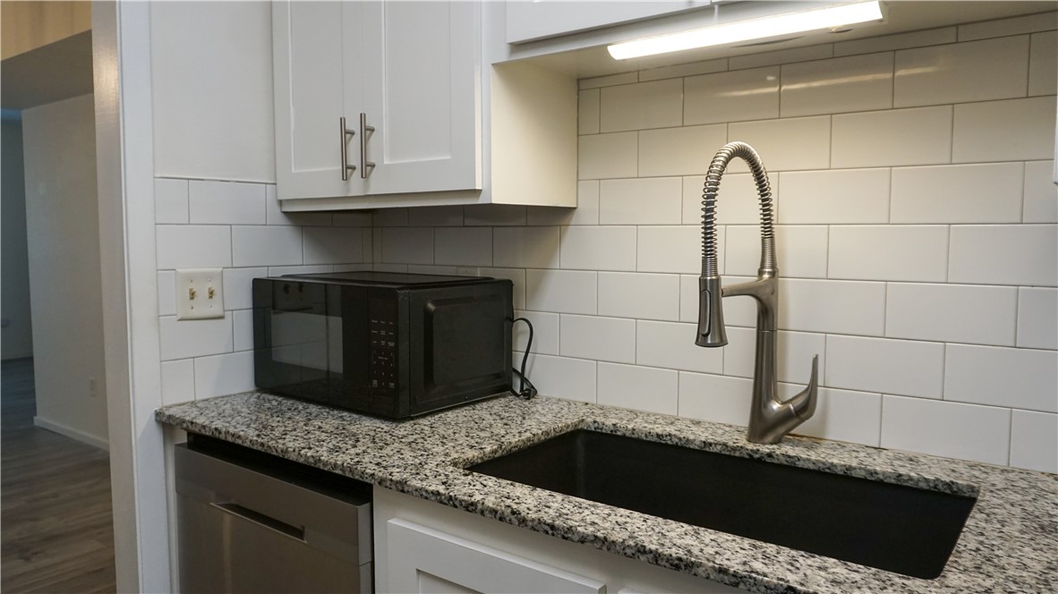 Townhouse Tct 3 A/K/A Drake Court Bvv - Residential