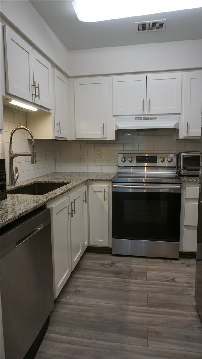 Townhouse Tct 3 A/K/A Drake Court Bvv - Residential