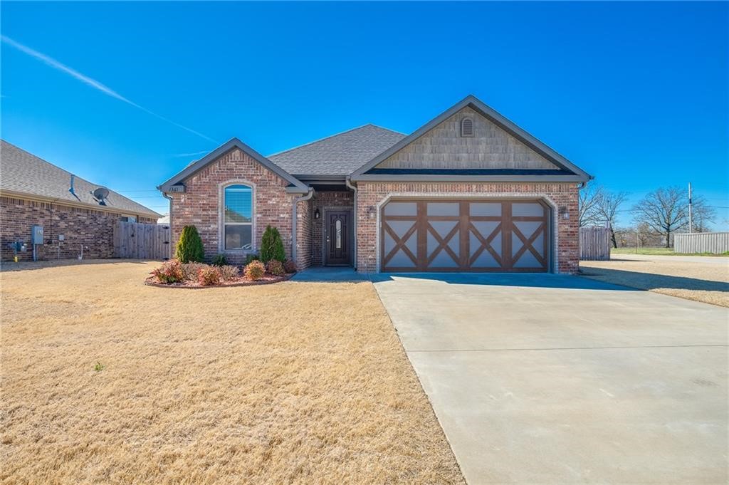 This 3 bedroom, 2 bath home in the desirable Brentwood subdivision features an open floor plan with beautiful custom finishes and a large backyard for entertaining guests. The living areas have hardwood flooring with large, carpeted bedrooms, 3cm granite countertops, tall ceilings, SS appliances, and a huge master suite.