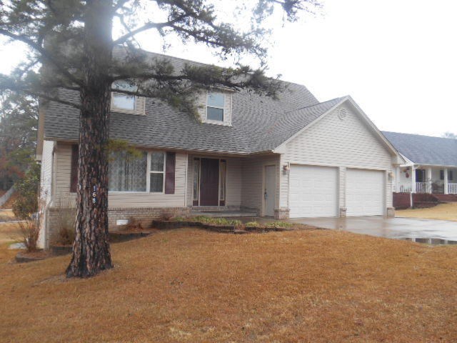 Just like new 3BR 2 1/2BA, fenced back yard. Nice big bedrooms, Seller is offering a limited one year home warranty, Refrigerator conveys. Make
your appointment today to see this great home!