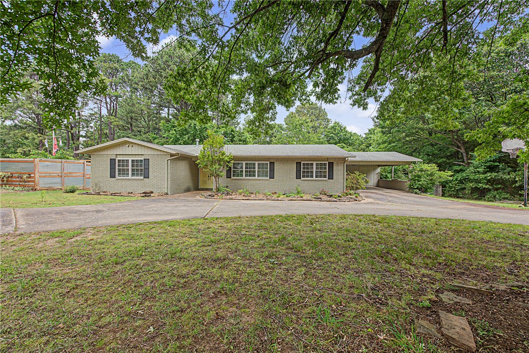 Estate Home Sale This 3 Bedroom 2 Bath Home with 2 living areas, dinning area and open kitchen plan.  This home sits just a few blocks from Gulley Park on a culdesac lot.  The home will be Sold as is  All offers will require pre qual letter and or proof of funds and earnest money