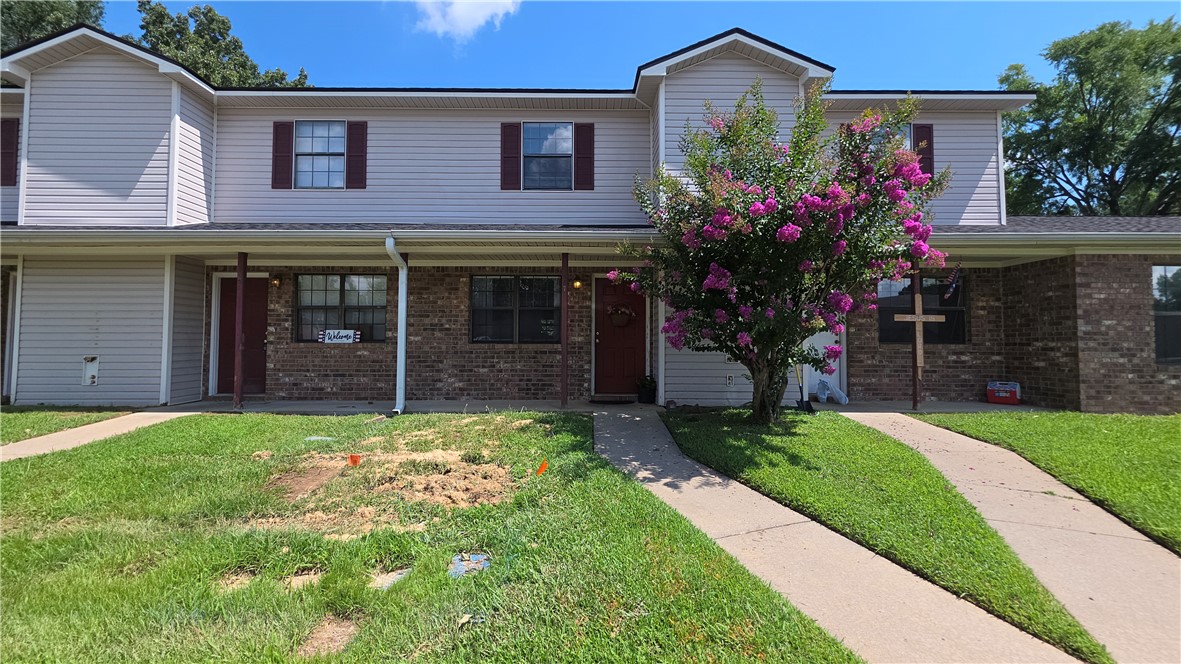 Updated 2 bedroom, 1.5 bath townhouse style condo great rental or 1st time home. Good rental history.