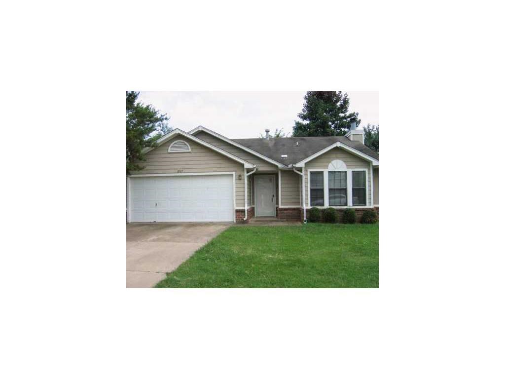 Great location on East Fayetteville. Close to NWA mall, walking trails, U/A, all conveniences. Easy access to I-49. Nice 3 bedroom, 2 bath, 2 car garage. Neutral colors, tile in wet areas, large walk in closets. Eat in kitchen, wood burning fireplace, large patio & fenced backyard. NO PETS & NO SMOKERS! Owner is a licensed real estate agent.