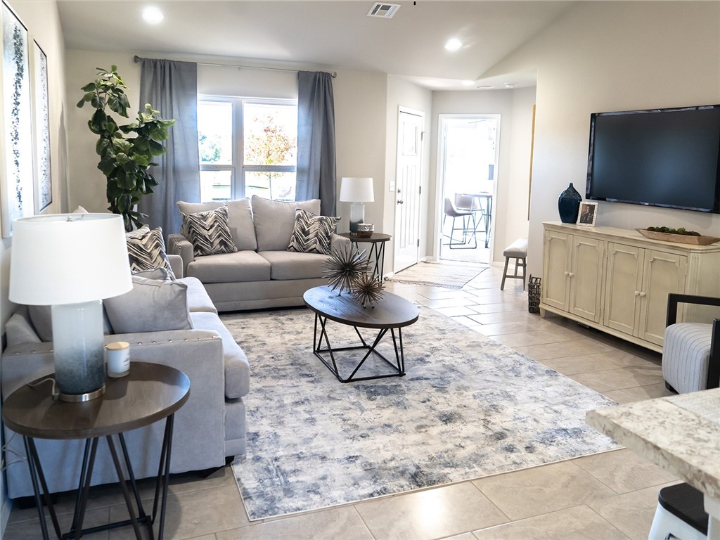 WALNUT HILL SUB PH VI-PEA RIDGE - Residential