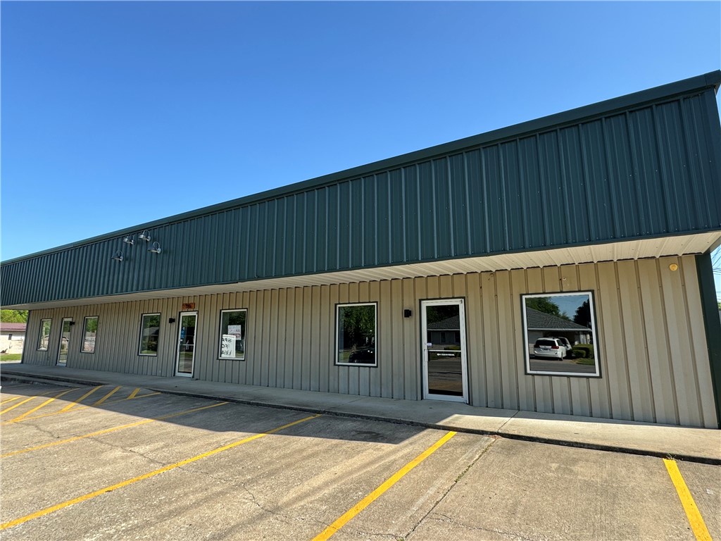 Stand-Alone building, 3600 sq ft,  with 2 overhead doors - sizes 40' x 90'.  Central heat and Air.  Located on the Eastside of Goodwill Building. Multi-use building .. Could be used for three 1200 sq ft spaces.  Great location!  Large open spaces! Lease price is $1950/month