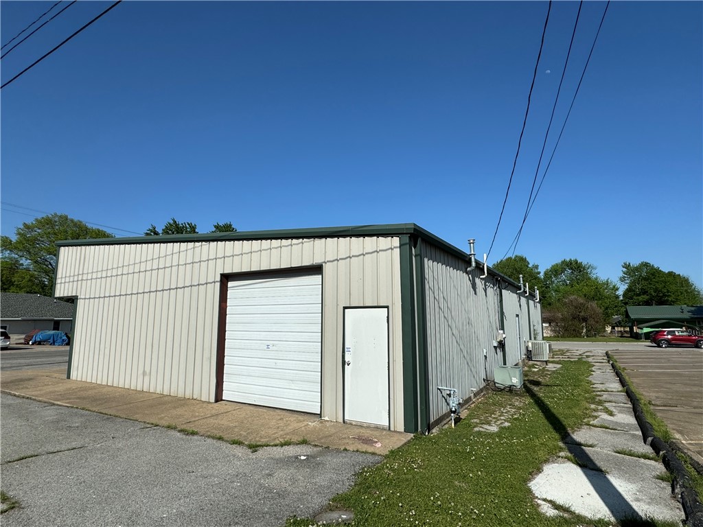 Carneys Corner Siloam Spgs - Commercial Lease