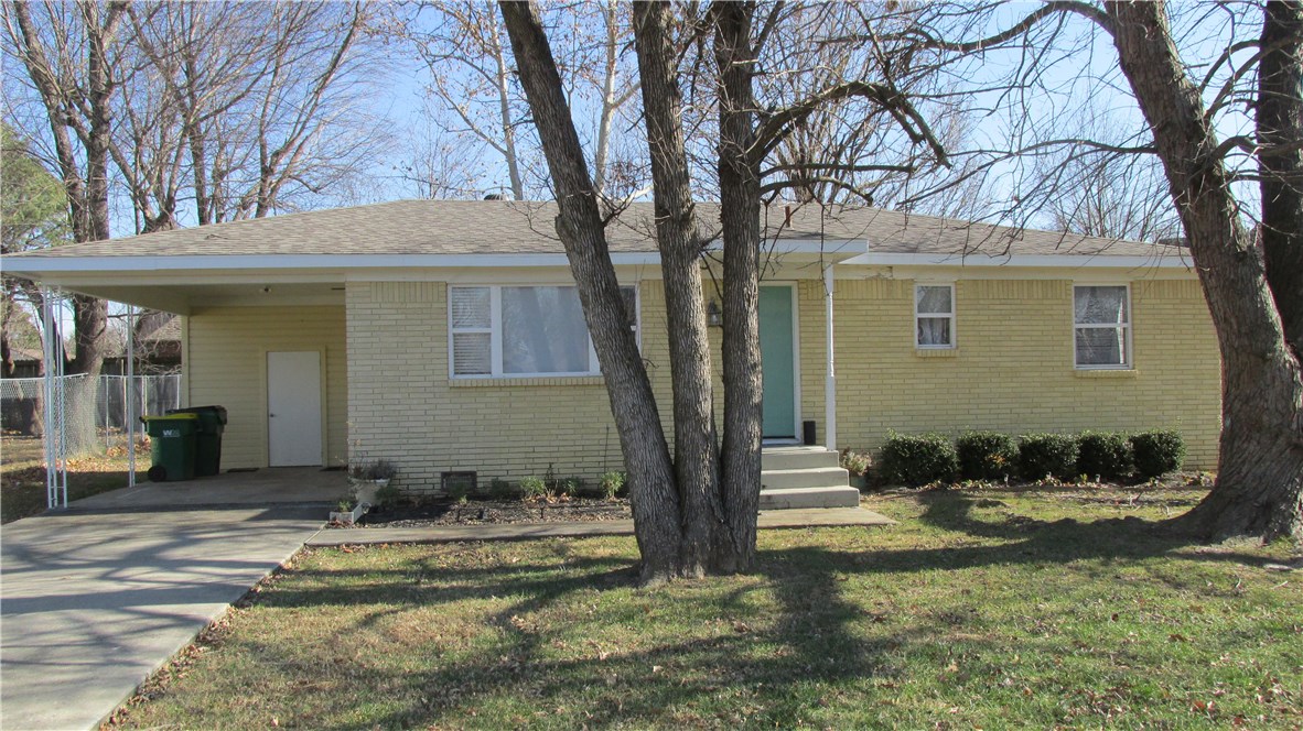 Great location! 3 bedroom, 2 bath ranch home in Springdale. Home has several interior and exterior updates, fresh paint throughout, custom tiled showers and wood flooring in bedroom and family room.