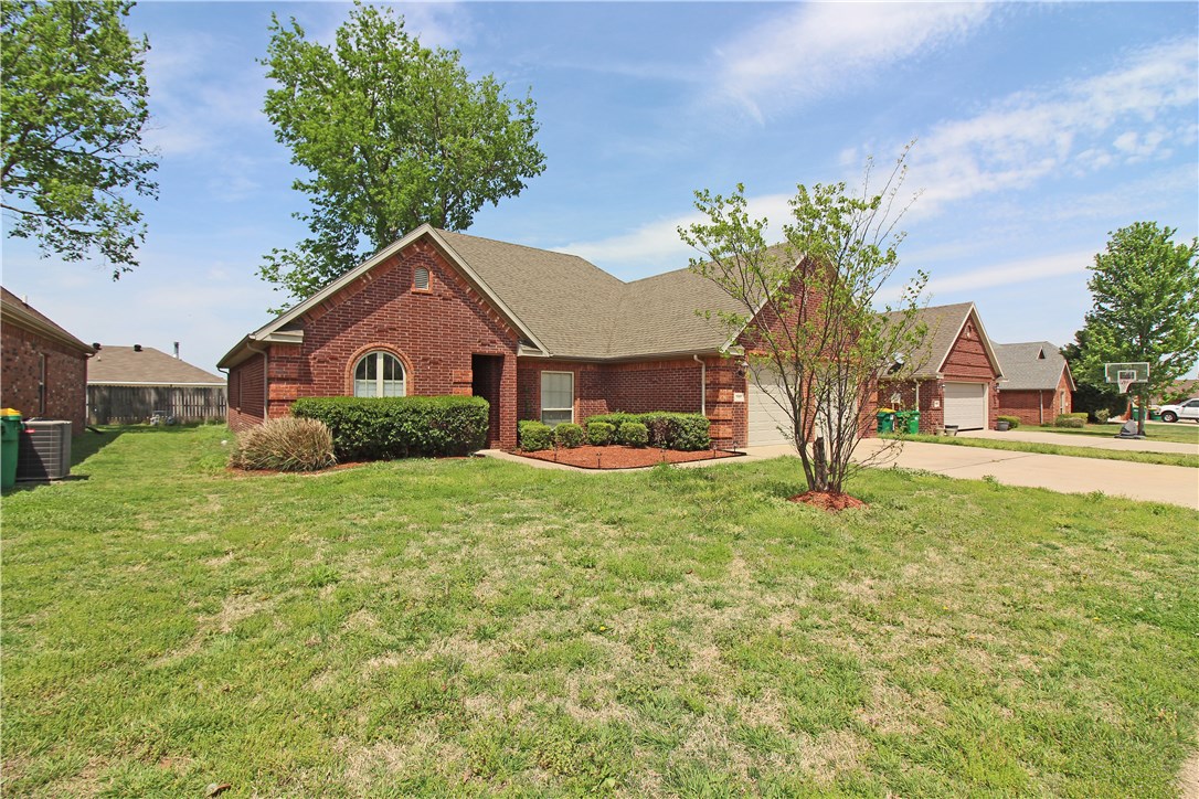 REDUCED AND PRICED TO SELL. Located between Bentonville/Centerton in a favorable neighborhood. Spacious immaculate near 2300 sq. foot home has 4 bedrooms plus office, & 3 full baths. Granite countertops, all new paint, new flooring, gallery kitchen w/ bar, new stove/oven, formal dining w/ beautiful wainscoting. Split floor plan with spacious rooms throughout.  The additional room (5th room) located at the front of the home would make a great office, library, or a playroom!  All professionally landscaped!