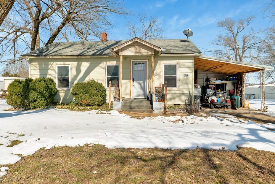 Cute 2bedroom 1bathroom home, sitting on 2 acres with Hwy frontage.  Home has a lot a character and updates, it is ready for a new owner to put their stamp on the home.  The property includes a 40 X 60 barn, storm cellar, and a 16 X 24 shed, this is included with the property.  Come see this property at 5977 Hwy 62.