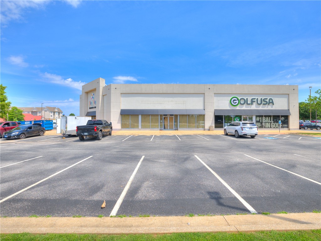 Suite B at 529 N. 46th Street offers approximately 4,700 SF of flexible commercial space in one of Rogers' most established retail and service corridors. The property features excellent visibility from N. 46th Street with strong daily traffic counts, multiple signage opportunities, and convenient access for customers and employees. The space is well-suited for a variety of retail, showroom, office, medical, or service-oriented users seeking a highly visible location with ample parking. Tenants will benefit from strong co-tenancy within the center, creating additional customer traffic and business synergy. Located just minutes from I-49 and major retail destinations, this space provides an outstanding opportunity for businesses looking to expand their presence in the growing Northwest Arkansas market.