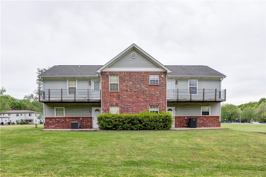 One-BR apartment available in a great location! This ground level apartment is located near JBU, walking & biking trails, pickleball courts, and downtown Siloam Springs. Spacious and inviting, this apartment includes all kitchen appliances and a washer and dryer. This apartment is very energy efficient with all electric utilities, and there is plenty of closet space as well. Call today for the most updated availability and to schedule a tour.