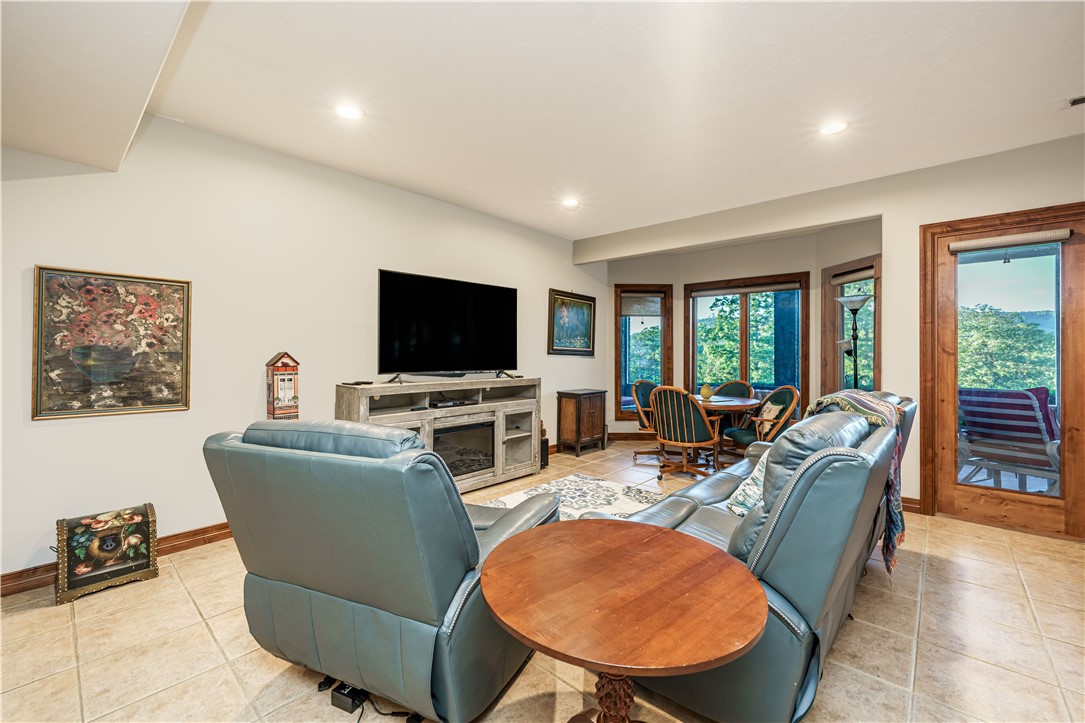 Unit 112 Holiday Island - Residential