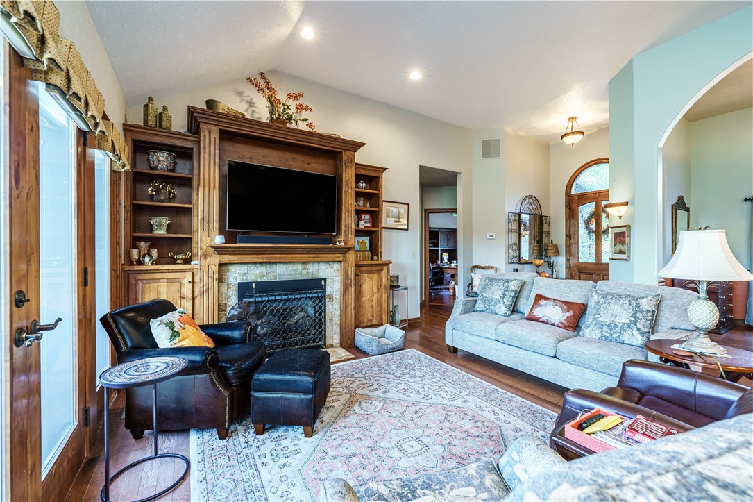 Unit 112 Holiday Island - Residential