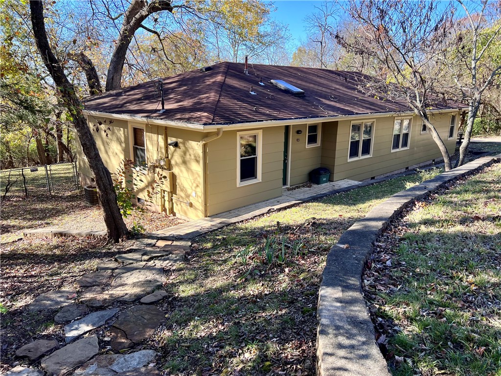 Wood floors, and beautiful natural light make this property perfect if you are looking for a great location close to Fayetteville square and Dickson. This adorable 2 bedroom 1 bath duplex on the edge of Mt. Sequoyah is a hidden treasure. Comes with the washer, dyer, and fridge and Lawn care.