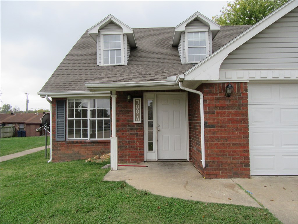 3 BR/1.5 bath, 2 story duplex.  All of the bedrooms and main bath are upstairs.   It comes with a refrigerator, stove, microwave, dishwasher and washer/dryer.