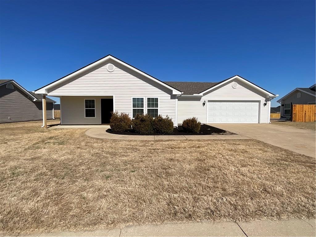Great location for this 3BR/2BA - 1,173SF home located in Prairie Grove, which is a short distance to Farmington, Fayetteville and the U of A.