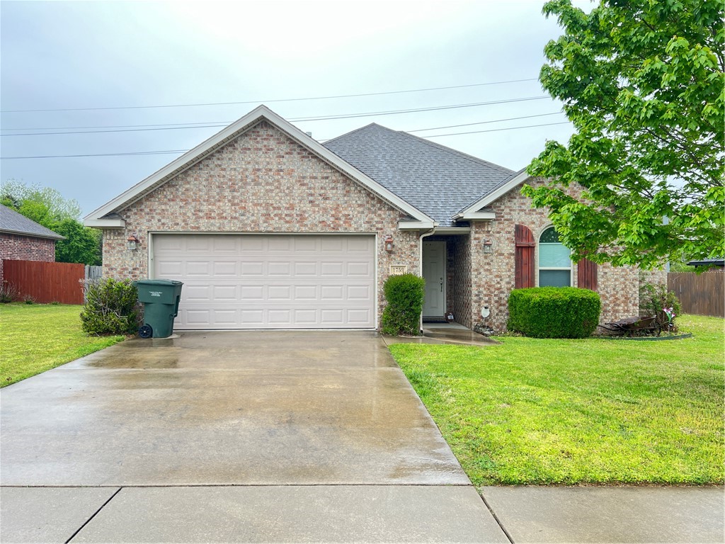 Nice home in growing south Fayetteville subdivision. Great split floor plan. Featuring 3 bedrooms, 2 baths, breakfast nook, gas log fireplace in living room complete with LVP, pantry, all appliances, granite counter tops, master bath complete with Jacuzzi tub & separate shower, covered back patio & fenced yard.
