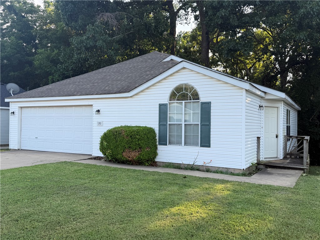 Awesome location.  Dark Holler Trail in back of home with the Trailhead within a minute ride and connects to the Bentonville/Bella Vista Trail System.  New hospital is 2 minutes away.  With a few needed updates, this home would make a great short term rental or first home.