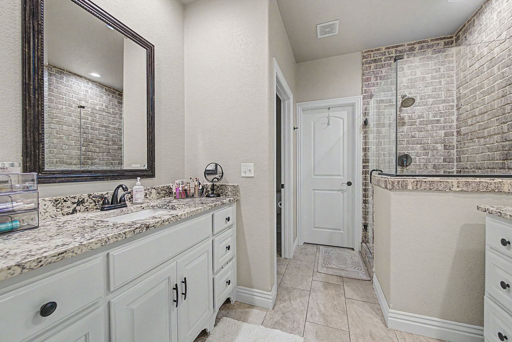 Town Homes At Forest Hills - Residential