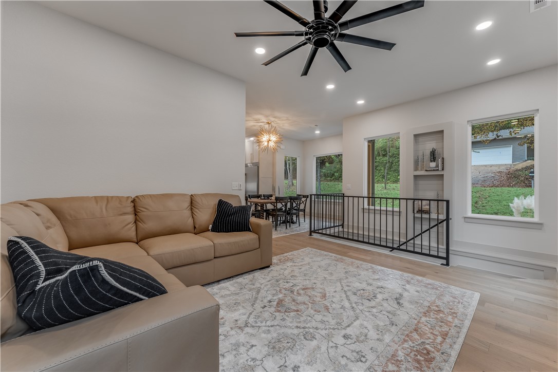 3-16-30 FAYETTEVILLE OUTLOTS - Residential