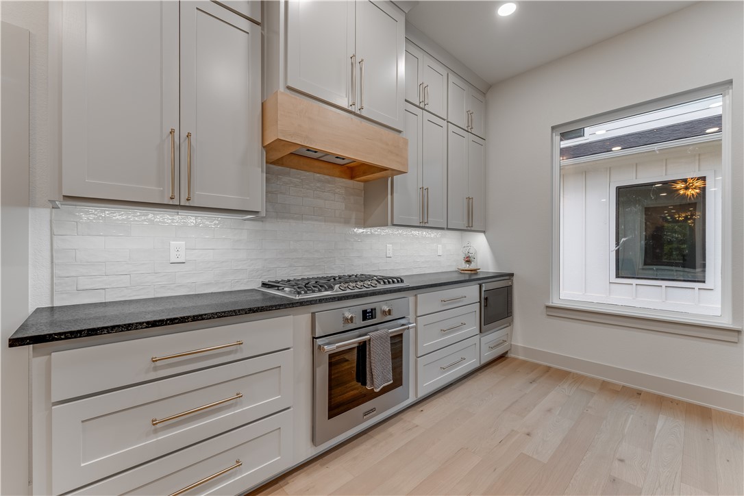 3-16-30 FAYETTEVILLE OUTLOTS - Residential